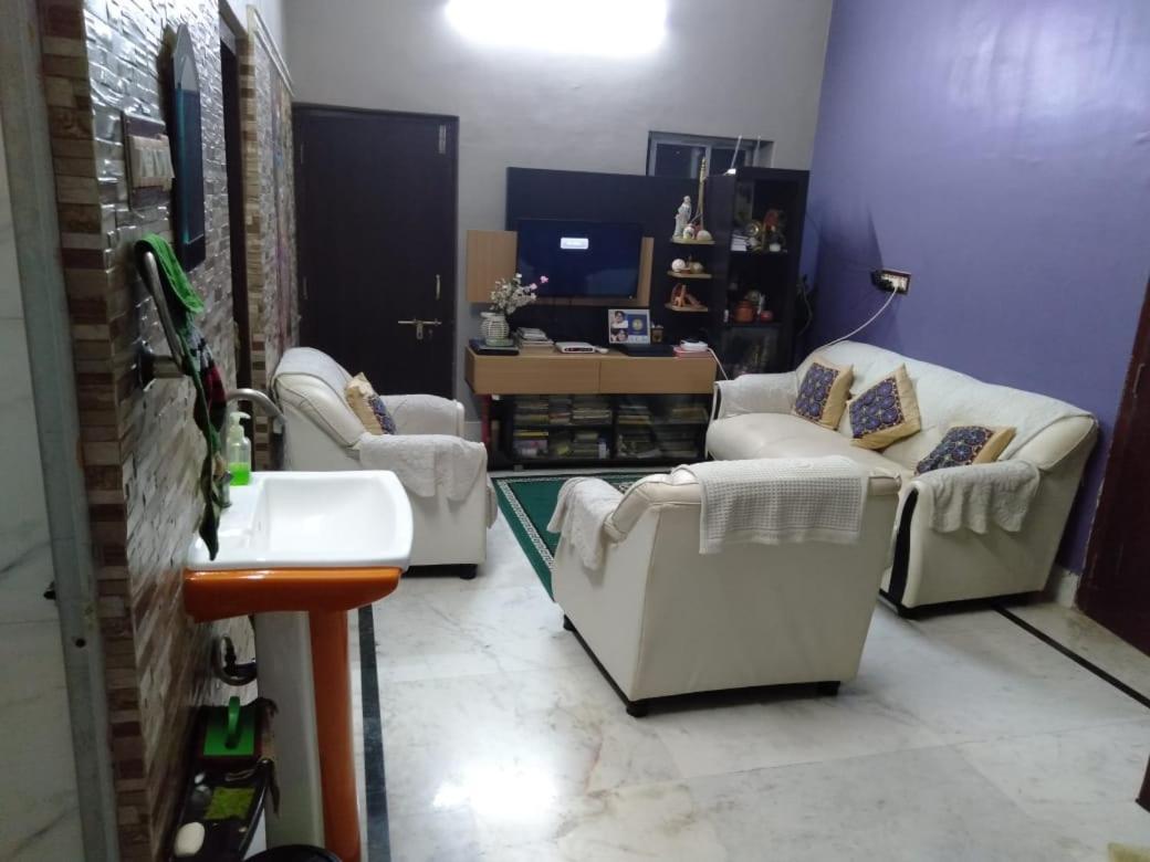 The Lovely Room Calcutta Buitenkant foto